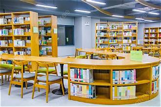 Suasana perpustakaan